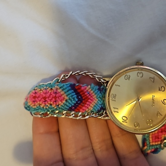 🪅 Artisanal Friendship Bracelet Watch - Picture 3 of 8